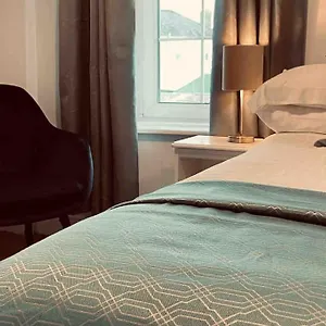 https://beautiful-house-in-town.hotel-killarney.com